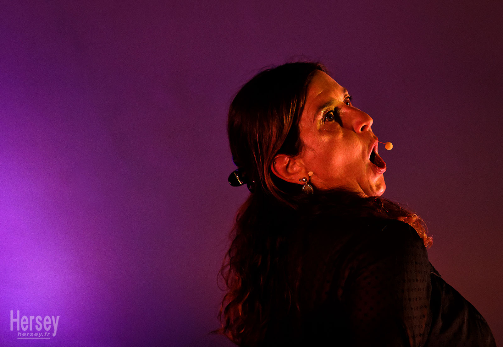 Bénédicte Bousquet dans la pièce one woman show ' Hors Classe ' Bénédicte Bousquet dans la pièce one woman show ' Hors Classe '