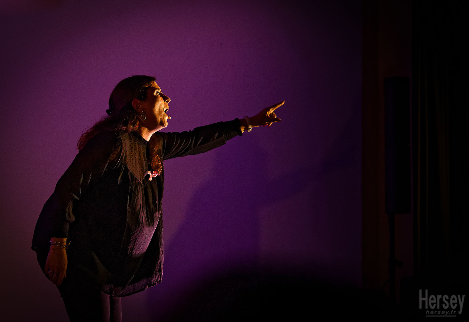 Bénédicte Bousquet dans la pièce one woman show ' Hors Classe ' Bénédicte Bousquet dans la pièce one woman show ' Hors Classe '